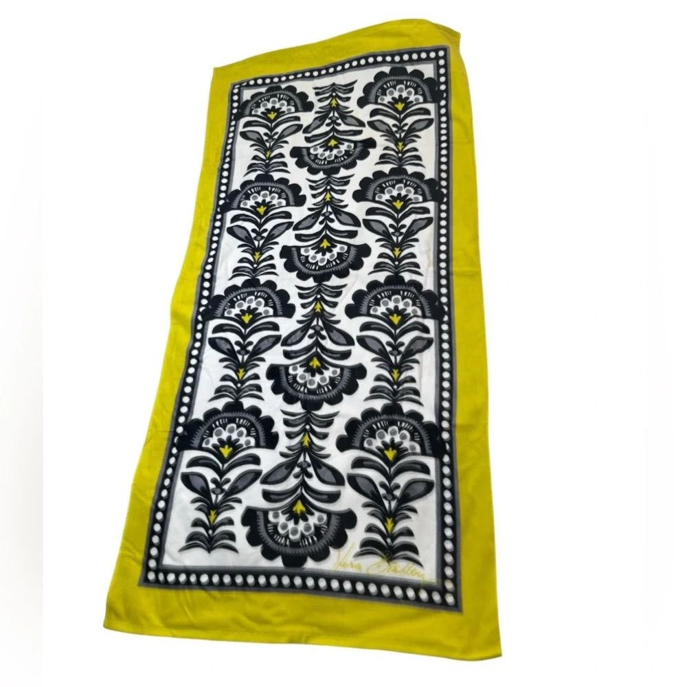 NWT Vera Bradley Fanfare Beach Towel Retired Pattern